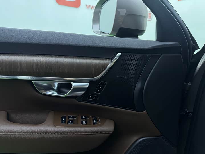 Фото 16 - Volvo V90