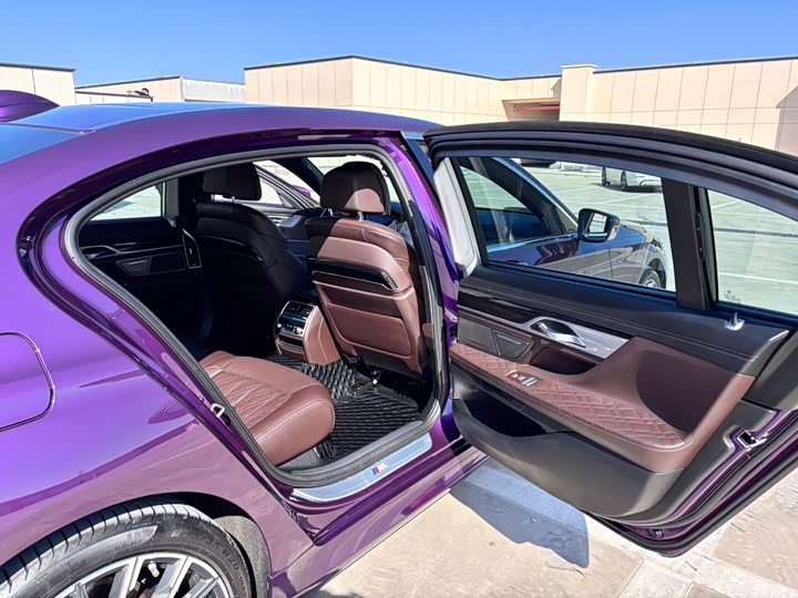 Фото 14 - BMW 7 Series