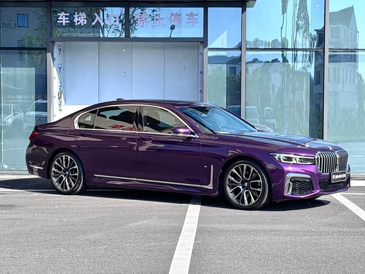 Фото 3 - BMW 7 Series