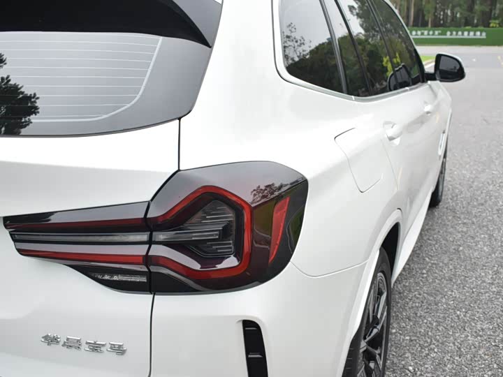 Фото 10 - BMW iX3