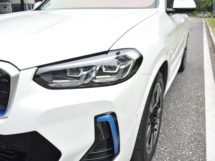 Фото 9 - BMW iX3