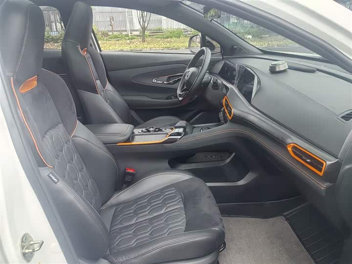 Фото 13 - Changan UNI-T