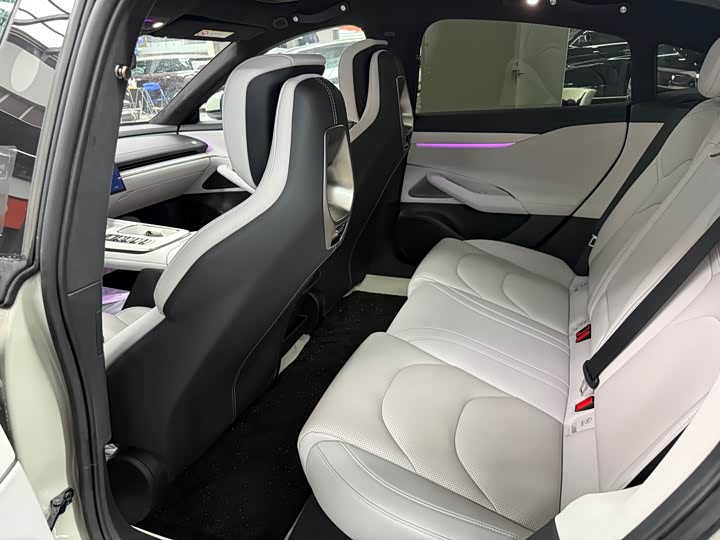 Фото 11 - Xiaomi SU7