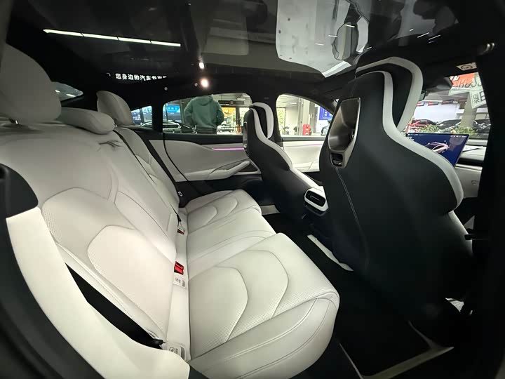 Фото 16 - Xiaomi SU7