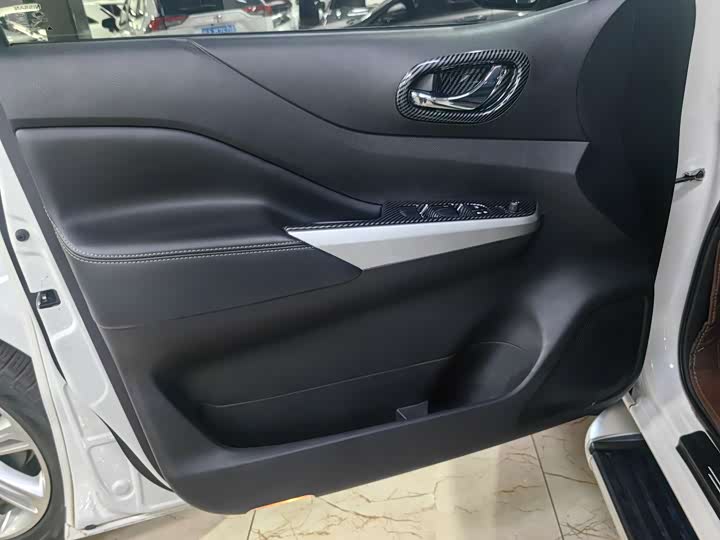 Фото 7 - Nissan Terra