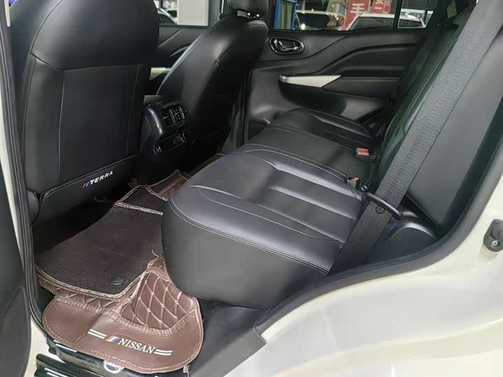 Фото 9 - Nissan Terra