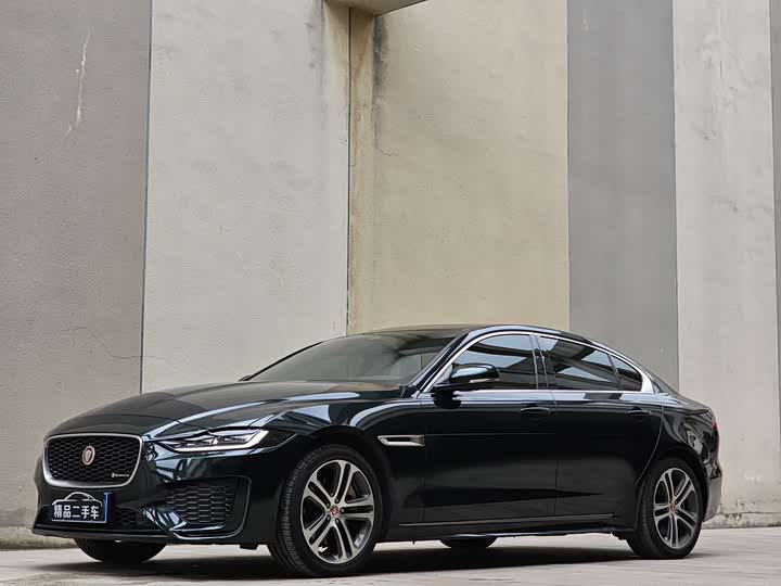 Фото 1 - Jaguar XE L