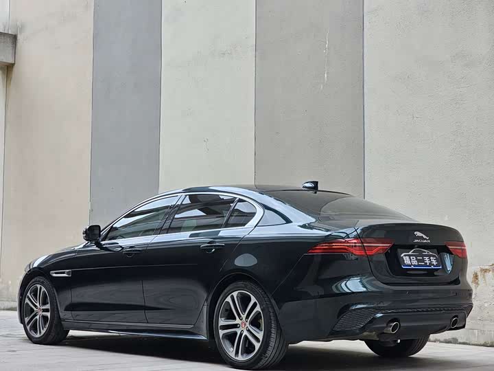 Фото 3 - Jaguar XE L