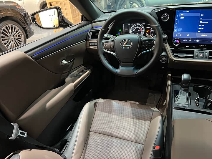 Фото 5 - Lexus ES