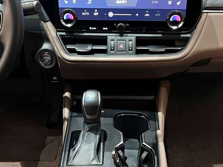 Фото 8 - Lexus ES