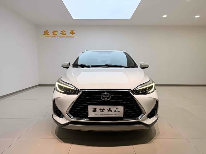 Фото 2 - Toyota Yaris L Hatchback