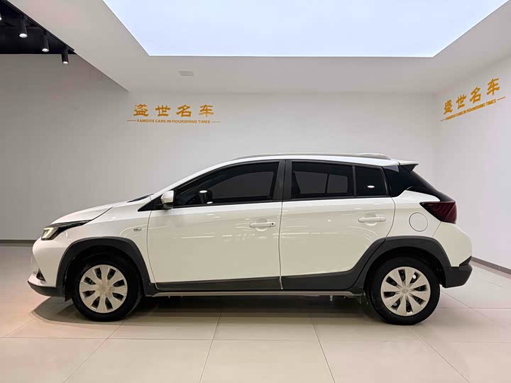 Фото 4 - Toyota Yaris L Hatchback