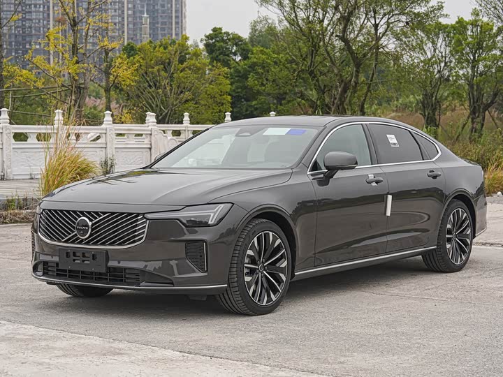 Фото 1 - Volvo S90