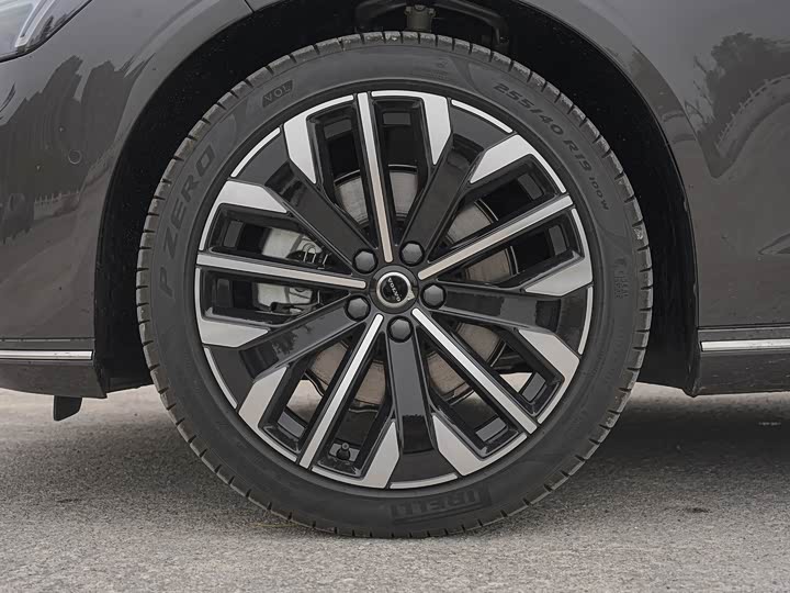 Фото 10 - Volvo S90