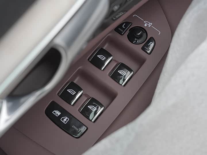 Фото 13 - Volvo S90