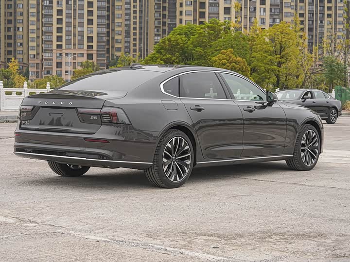 Фото 4 - Volvo S90