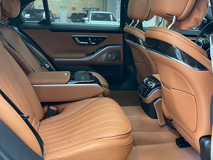 Фото 11 - Mercedes-Benz S-Class