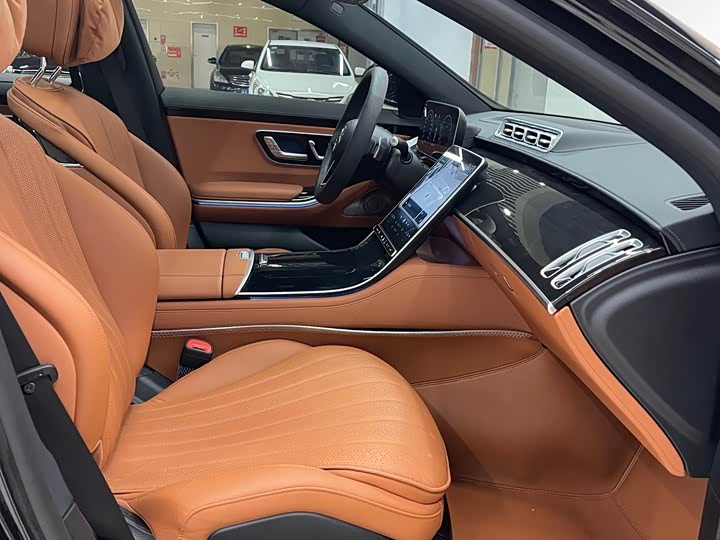 Фото 13 - Mercedes-Benz S-Class