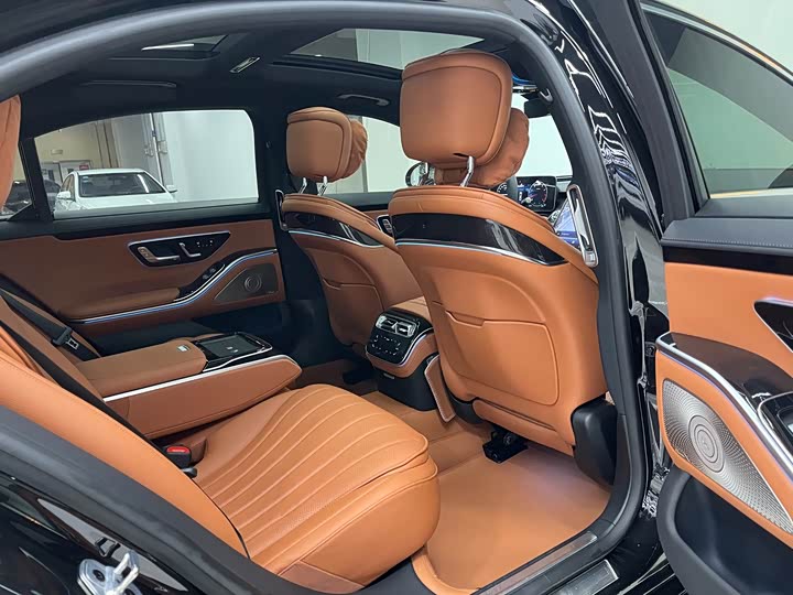 Фото 14 - Mercedes-Benz S-Class