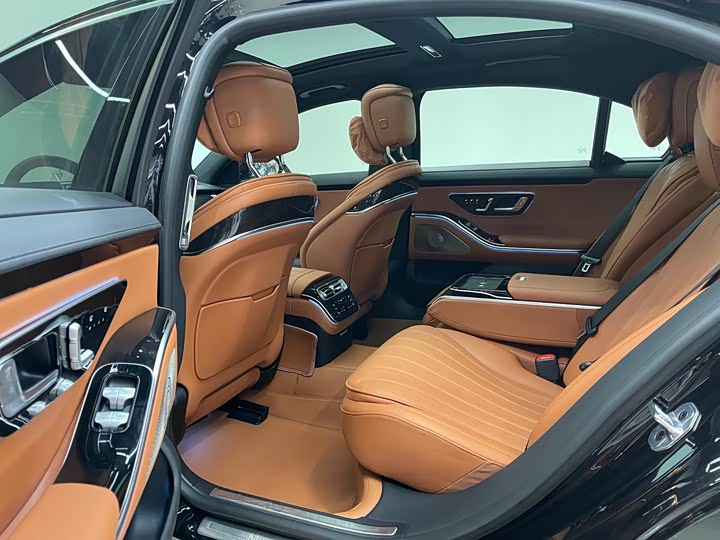 Фото 16 - Mercedes-Benz S-Class