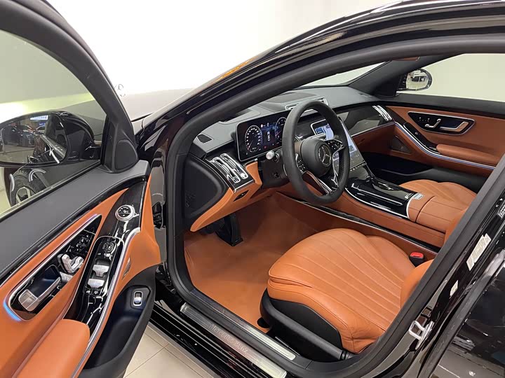 Фото 17 - Mercedes-Benz S-Class