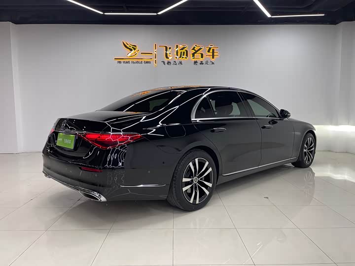 Фото 18 - Mercedes-Benz S-Class