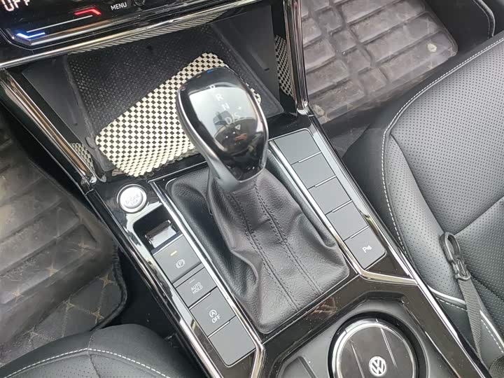 Фото 14 - Volkswagen Passat