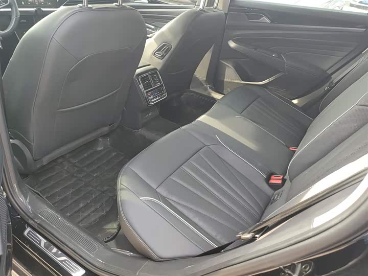 Фото 17 - Volkswagen Passat