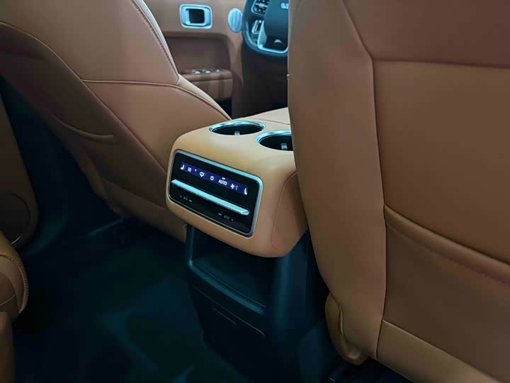 Фото 12 - LiXiang L8