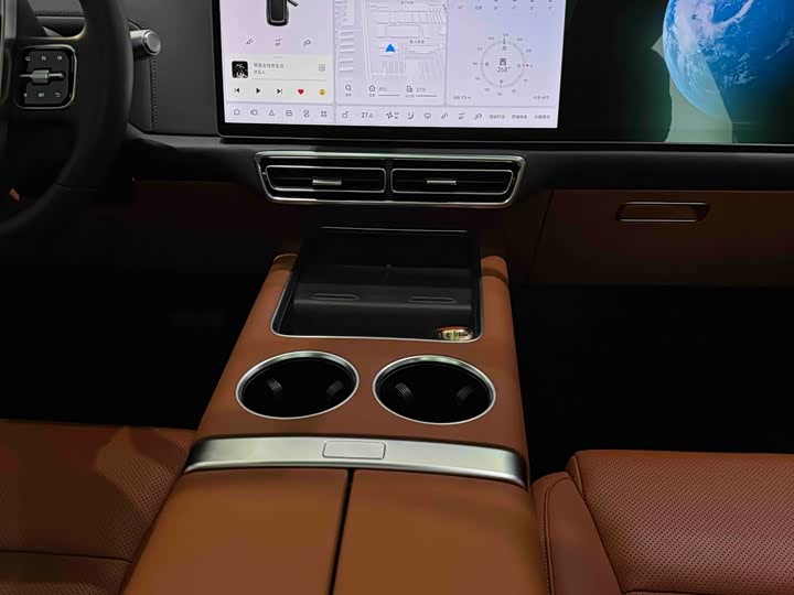 Фото 16 - LiXiang L8