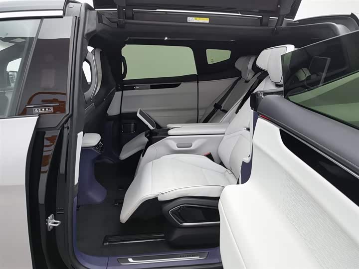 Фото 15 - HiPhi X