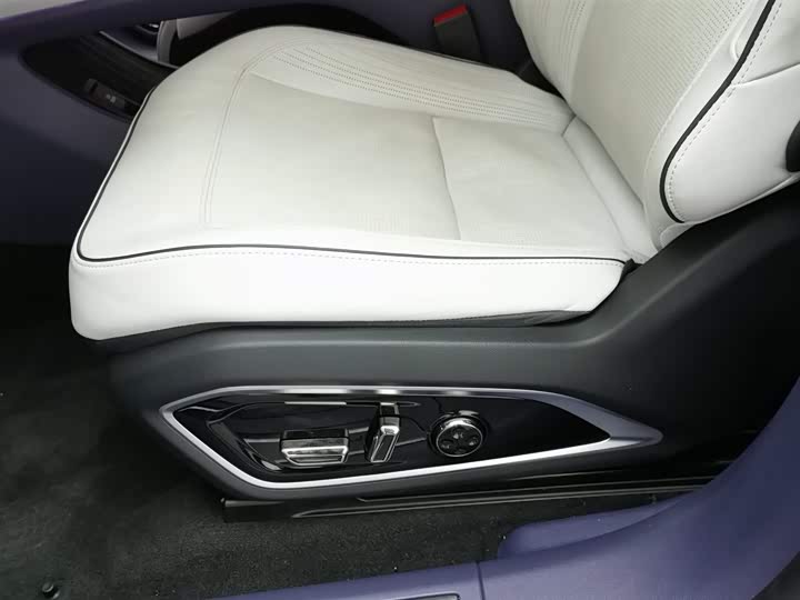 Фото 20 - HiPhi X