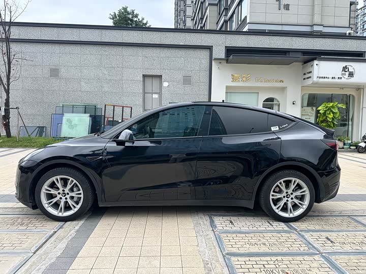 Фото 10 - Tesla Model Y