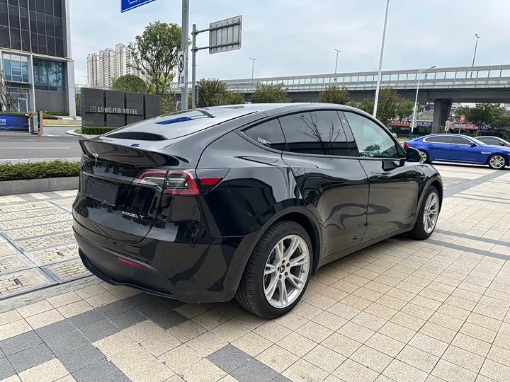 Фото 13 - Tesla Model Y