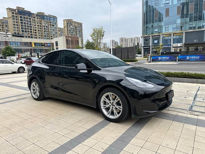 Фото 2 - Tesla Model Y