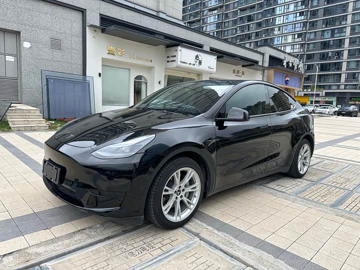 Фото 3 - Tesla Model Y