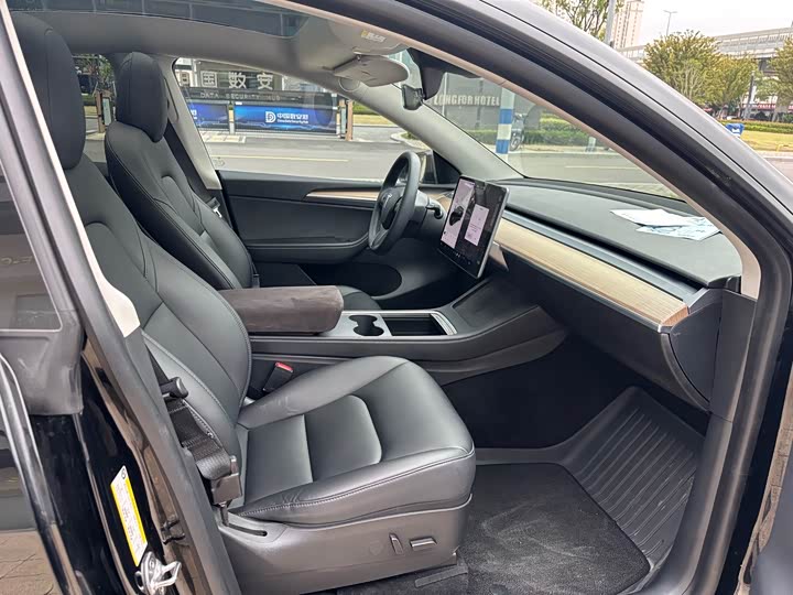 Фото 9 - Tesla Model Y