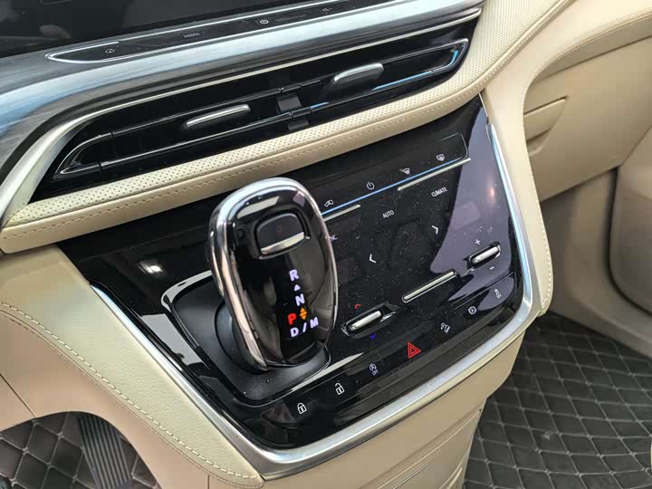 Фото 3 - Buick GL8 ES