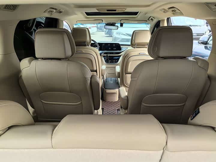 Фото 8 - Buick GL8 ES