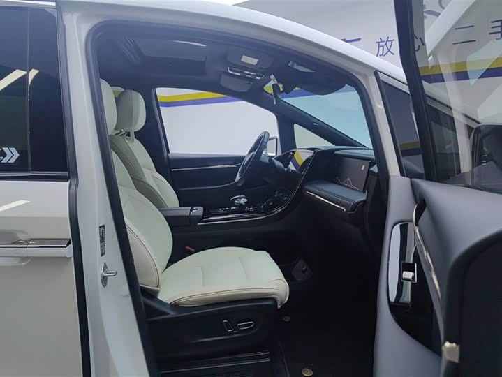 Фото 8 - GAC Trumpchi M8