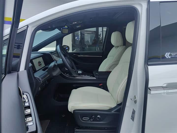 Фото 9 - GAC Trumpchi M8