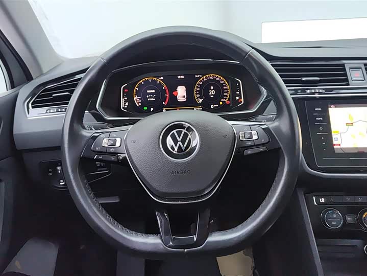 Фото 12 - Volkswagen Tiguan L Pro