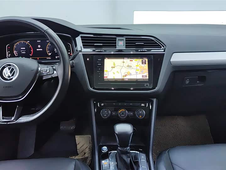 Фото 14 - Volkswagen Tiguan L Pro