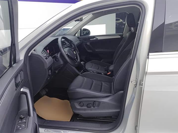 Фото 16 - Volkswagen Tiguan L Pro