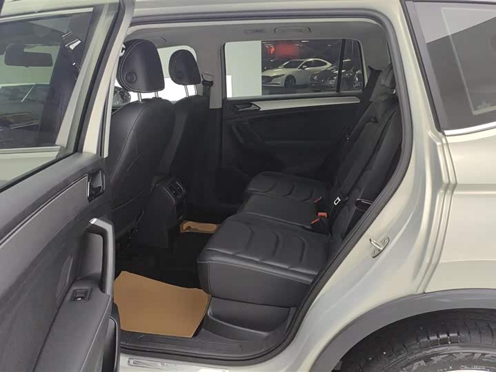 Фото 18 - Volkswagen Tiguan L Pro