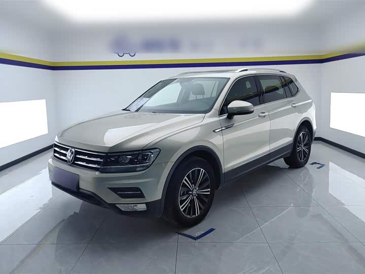 Фото 2 - Volkswagen Tiguan L Pro