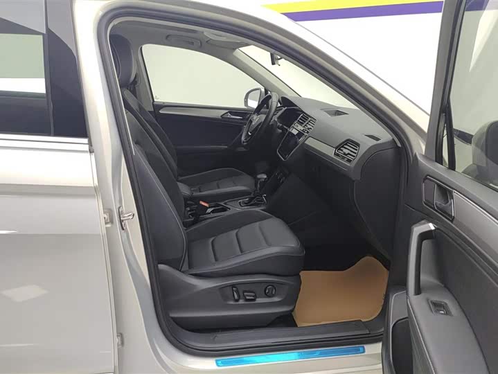 Фото 7 - Volkswagen Tiguan L Pro