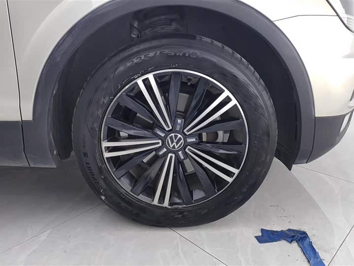 Фото 8 - Volkswagen Tiguan L Pro