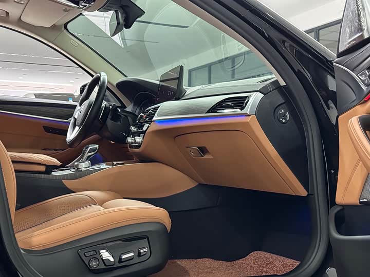 Фото 13 - BMW 5 Series