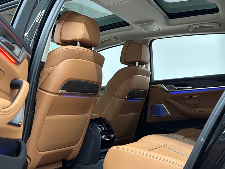 Фото 14 - BMW 5 Series